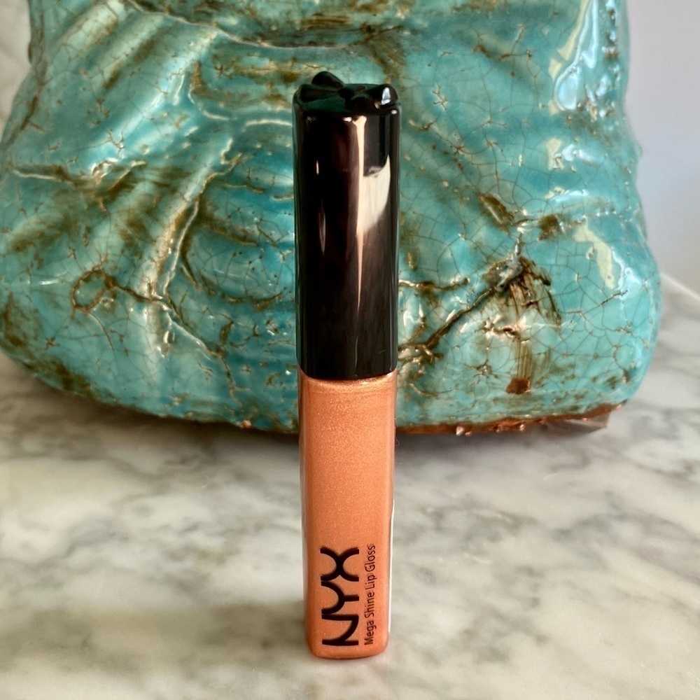 NYX New Mega Shine Lip Gloss in Chestnut LG117